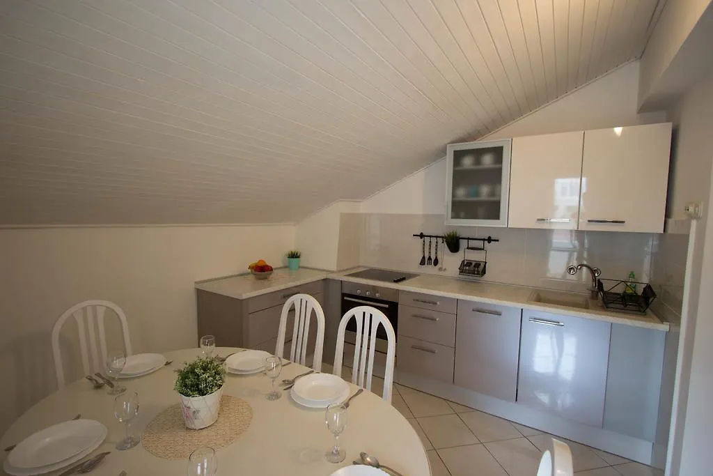 Apartment Sosa Preko 0*,  Croatia